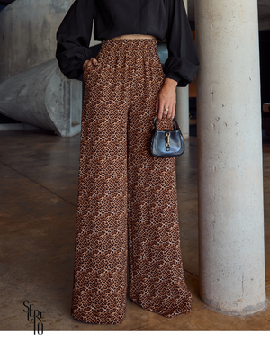 Calça Pantalona Animal Print Monica Marrom