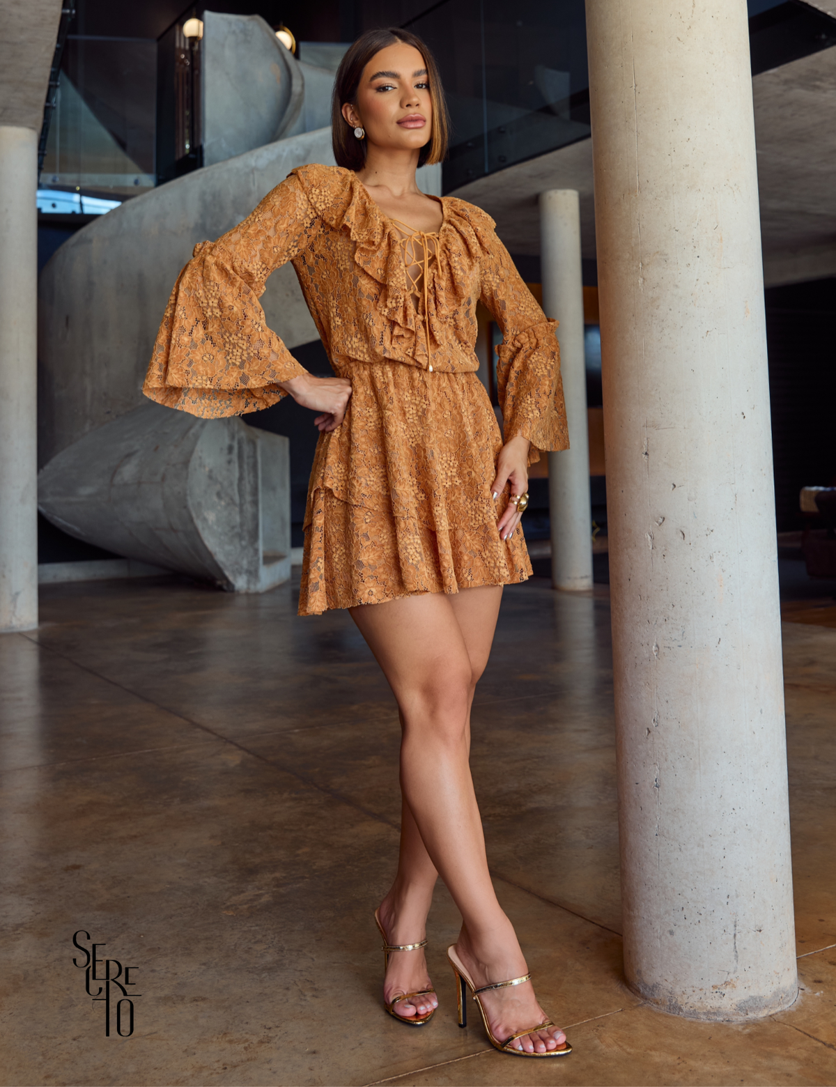 Vestido Curto Babado Michele Mostarda