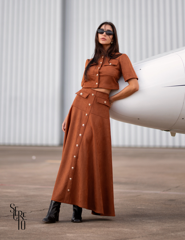 Conjunto Suede Laser Saia e Blusa Chloe Camel