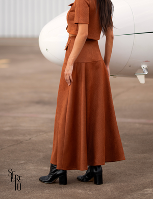 Conjunto Suede Laser Saia e Blusa Chloe Camel