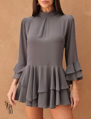 Macaquinho Vestido Babado Amanda Cinza