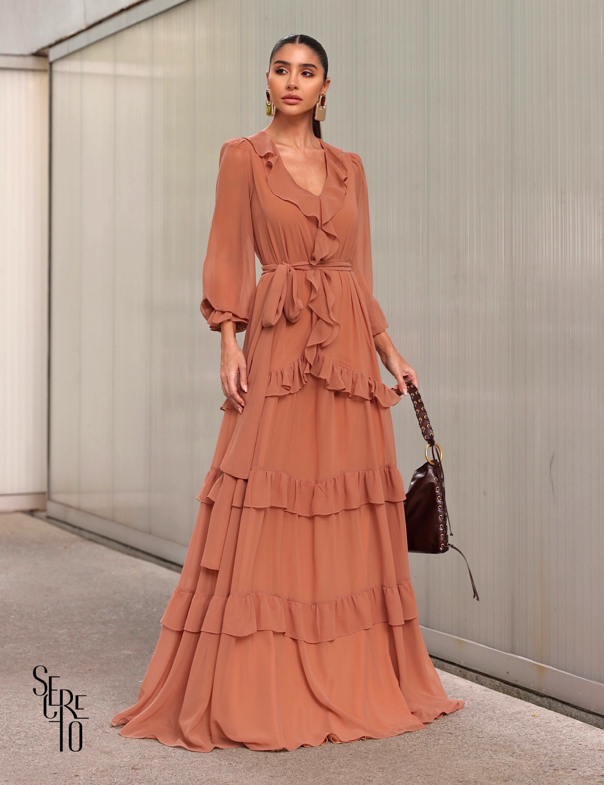 Secreto Vestido longo babado Com Faixa Cora Amêndoa