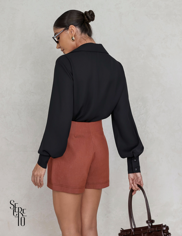 Camisa Bolso Inclinado Casual Katerina Preto