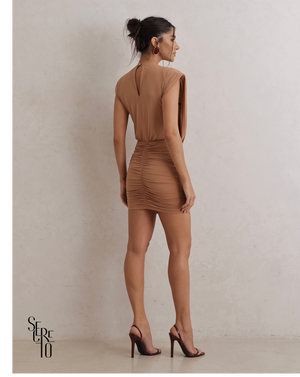 Vestido Curto Drapeado Karina Amendoa