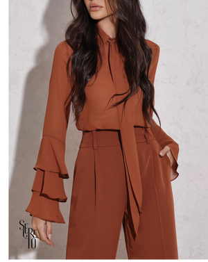 Camisa Alfaiataria Manga Babado Rita Marrom