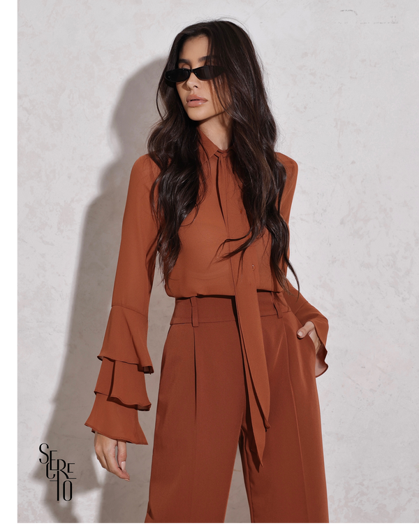 Camisa Alfaiataria Manga Babado Rita Marrom