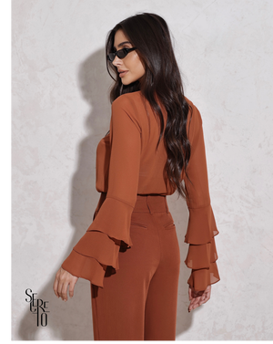 Camisa Alfaiataria Manga Babado Rita Marrom