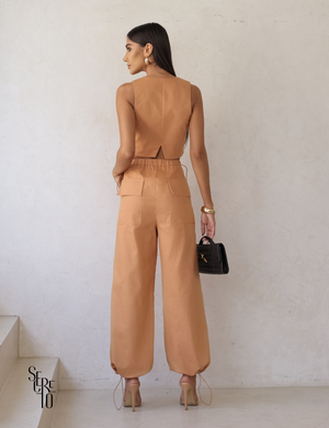 Conjunto Colete e Calça Sarja Malu Camel