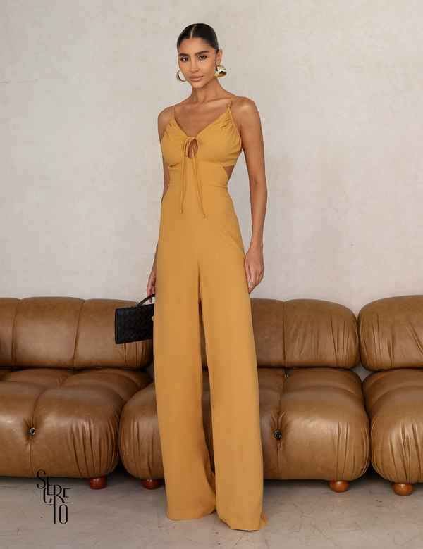 Macacão Busto Drapeado Agatha Caramelo