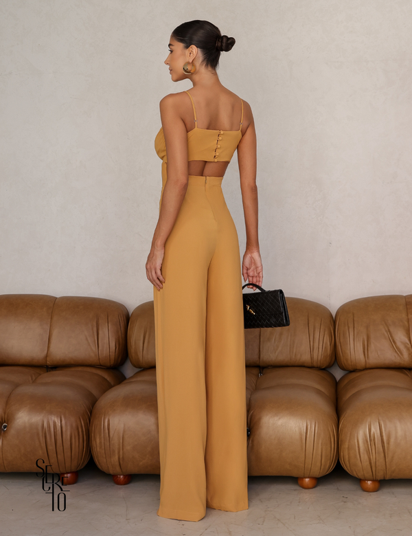 Macacão Busto Drapeado Agatha Caramelo