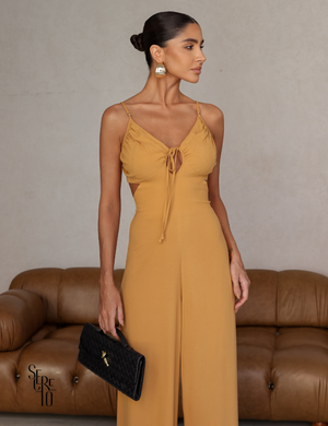 Macacão Busto Drapeado Agatha Caramelo