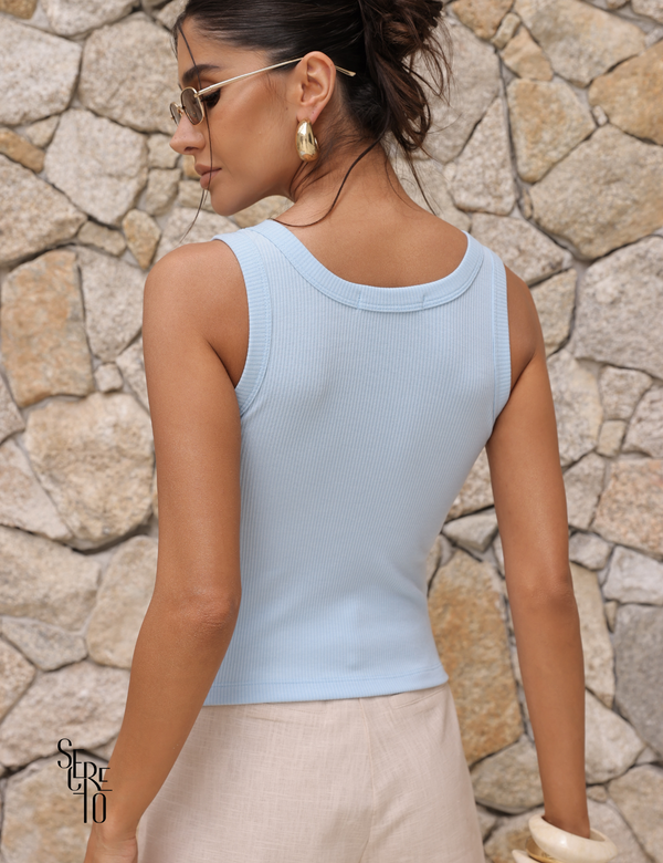 Regata Básica Malha Canelada Gola Redonda Paula Azul Claro