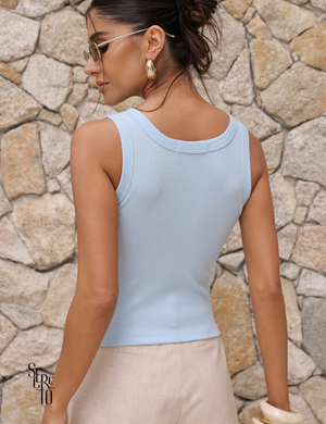 Regata Básica Malha Canelada Gola Redonda Paula Azul Claro