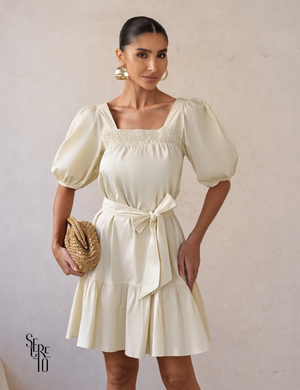 Vestido Curto Manga Bufante com Faixa Cristal Areia