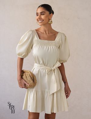 Vestido Curto Manga Bufante com Faixa Cristal Areia