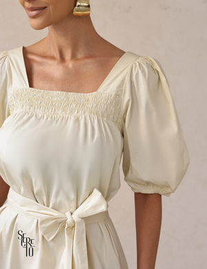 Vestido Curto Manga Bufante com Faixa Cristal Areia