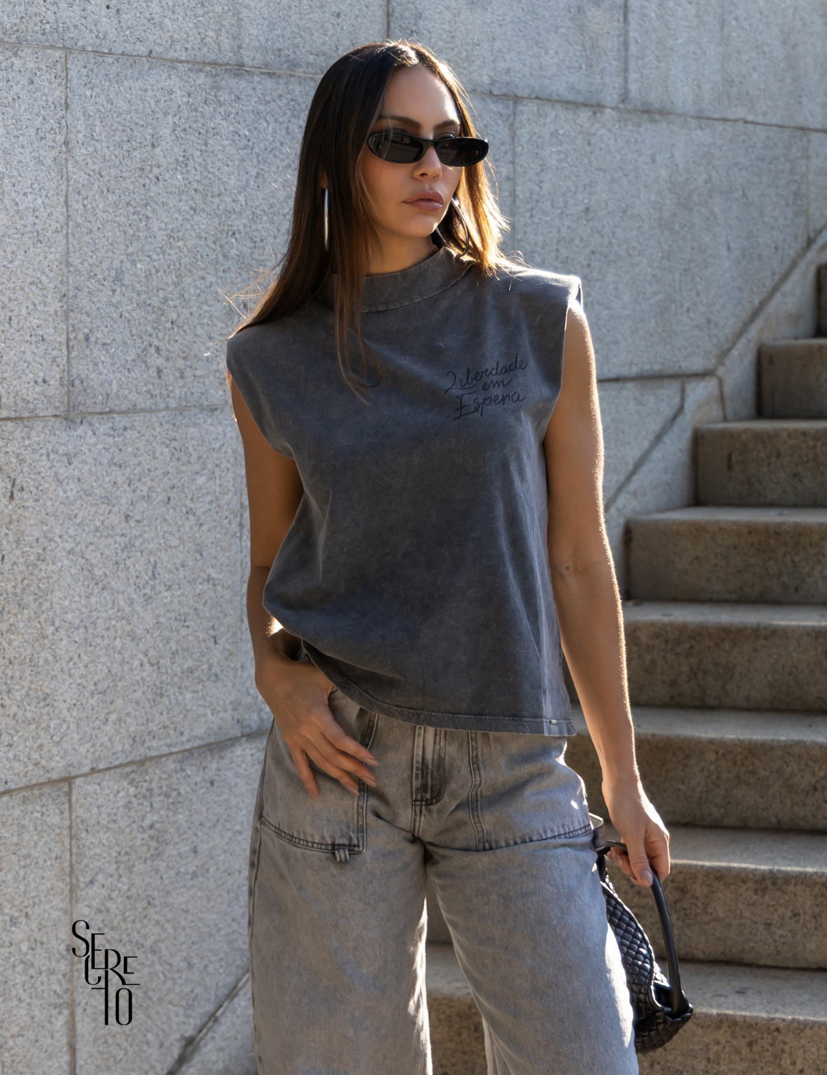 Regata com Ombreira e Estampa Dayi Cinza