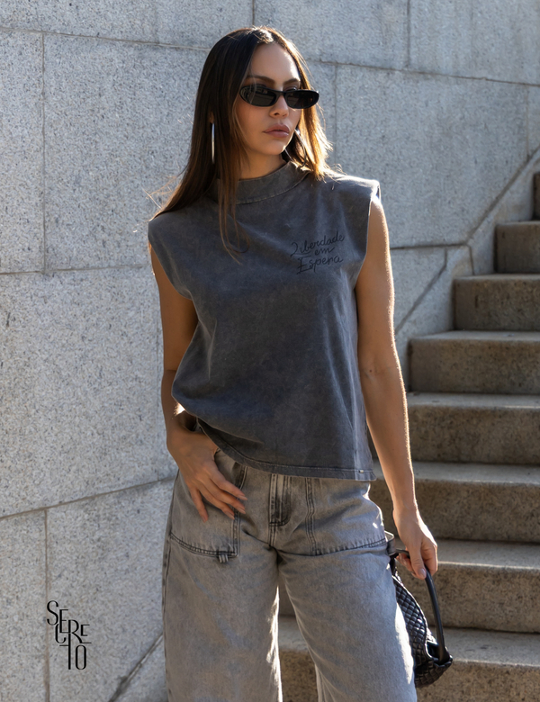 Regata com Ombreira e Estampa Dayi Cinza