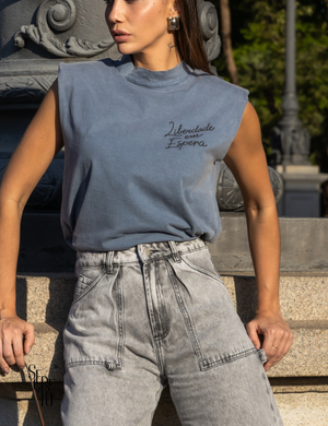 Regata com Ombreira e Estampa Dayi Azul