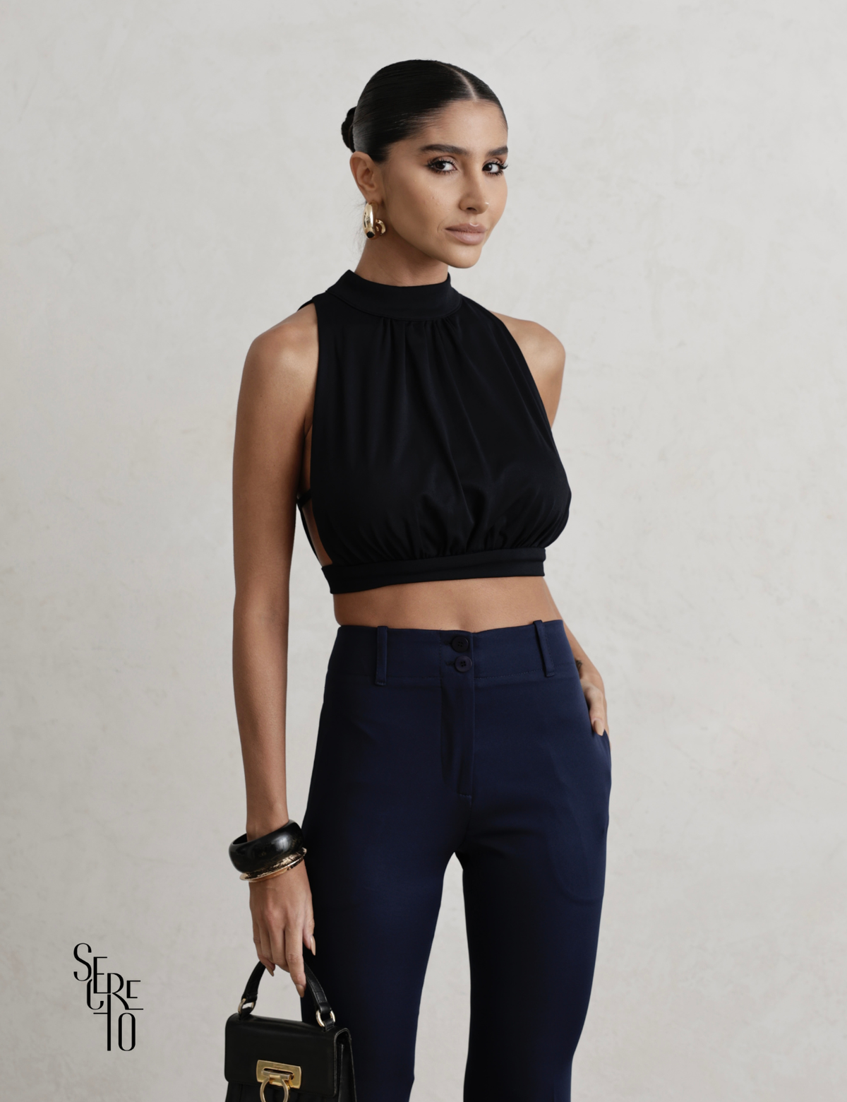 Blusa Gola Alta Costas Abertas Juli Preto